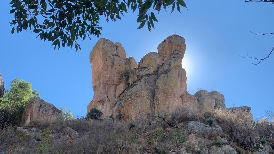 Uno de los deportes más comunes es practicar hiking o rápel.