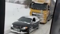 ¡Impresionante! Audi remolca GRAN CAMIÓN atrapado en la nieve: VIDEO VIRAL