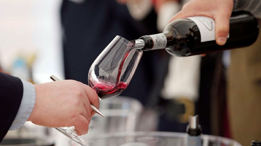 ¿Lo sabías? Estos son 10 BENEFICIOS que tiene el consumir VINO TINTO