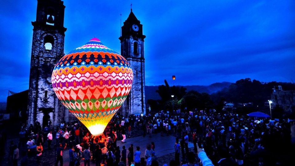 Una de los mayores atractivos del Pueblo Mágico es el Festival de Globos de Zozocolco, el cual se realiza del 11 al 13 noviembre. Foto: Especial