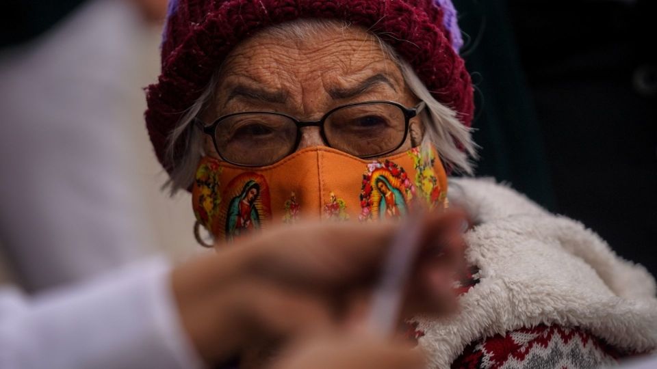 El IMSS y el ISSSTE recomiendan a las personas jubiladas tomar en cuenta una serie de sugerencias al momento en que deseen cobrar su pensión. FOTO: Cuartoscuro