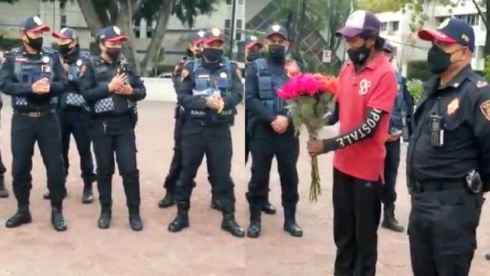 Hombre regala flores a policías que encontraron a su hija. Foto: Especial.