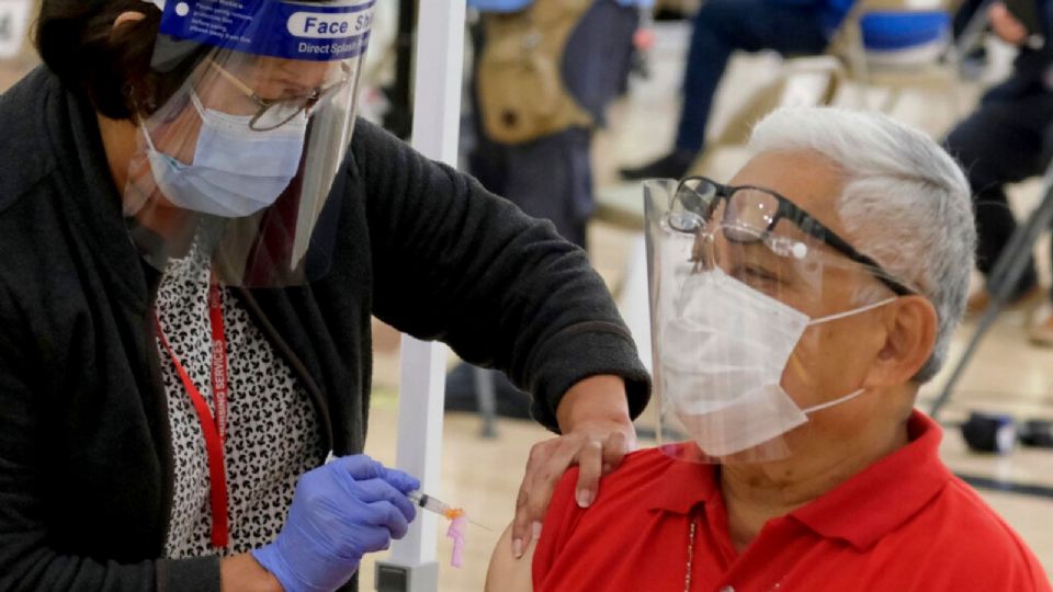 La estrategia de vacunación para España tiene como objetivo reducir la morbimortalidad por COVID19