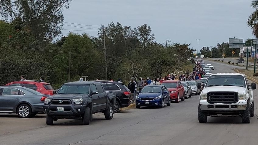 Adultos mayores se aglomeran por vacunas anticovid en Tamaulipas