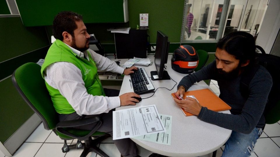 Si existen discrepancias en la declaración, el SAT podrá pedir al contribuyente que acuda a sus oficinas. FOTO: Cuartoscuro