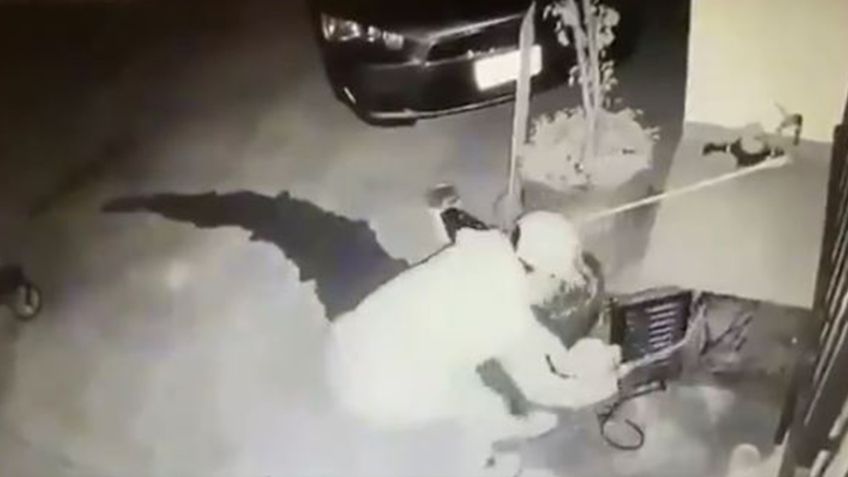 En plena madrugada, captan a hombre robando una bomba de agua en Zapopan: VIDEO