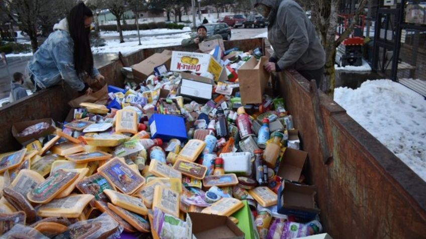 Por ola de HIELO supermercados TIRAN kilos de COMIDA echada a perder; redes EXPLOTAN en críticas