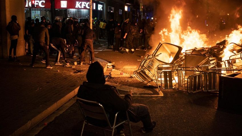 Continúan las protestas en España por Pablo Hasél; reportan cuatro detenidos y seis lesionados