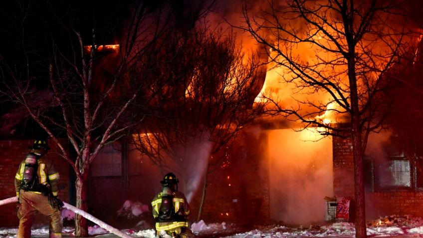 Tormenta de HIELO y ahora INCENDIOS VORACES atacan Texas; bomberos NO tienen agua: VIDEO