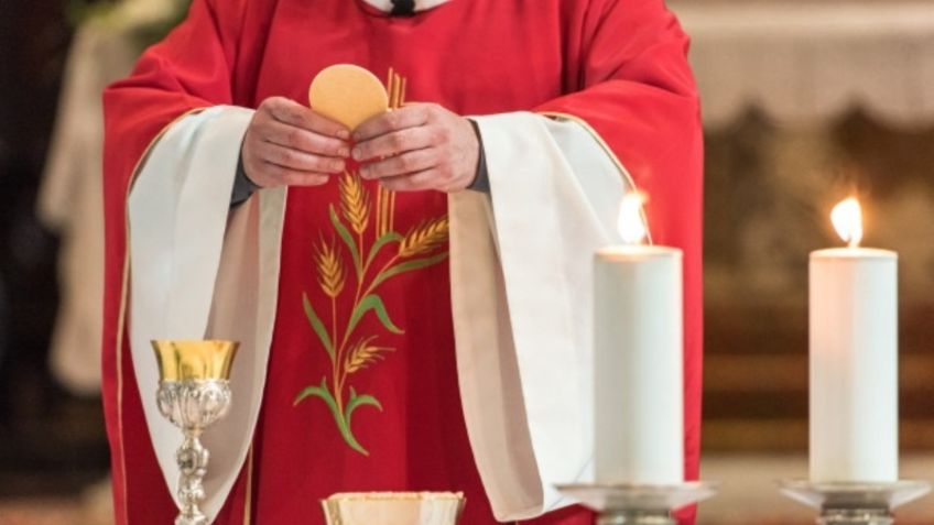 Sacerdote exhorta a feligreses a CORREGIRSE si le van al AMÉRICA | VIDEO