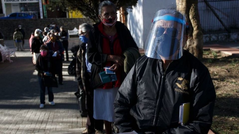 El viernes 19 de febrero, las unidades de vacunación se seguían presentando personas para recibir la protección contra el coronavirus. Foto: Cuartoscuro