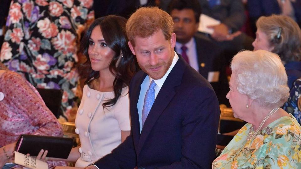 Reina Isabel no quiere la relación de Harry con Meghan. Foto: Especial