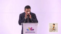 ¡Secuelas del Covid! Gobernador de Michoacán sufre hemorragia nasal durante rueda de prensa: VIDEO