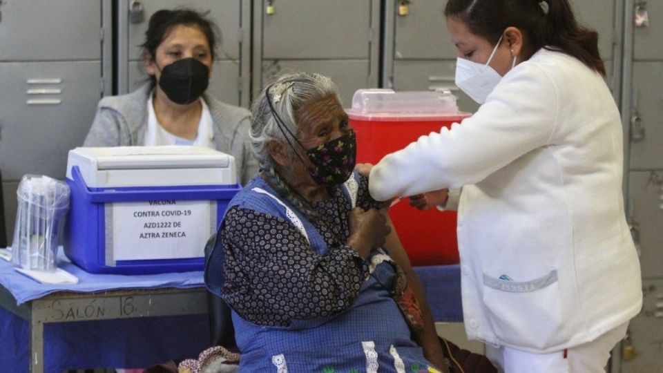 Se pueden vacunar todas las personas de la Ciudad de México mayores de 60 años de edad. Foto: Cuartoscuro