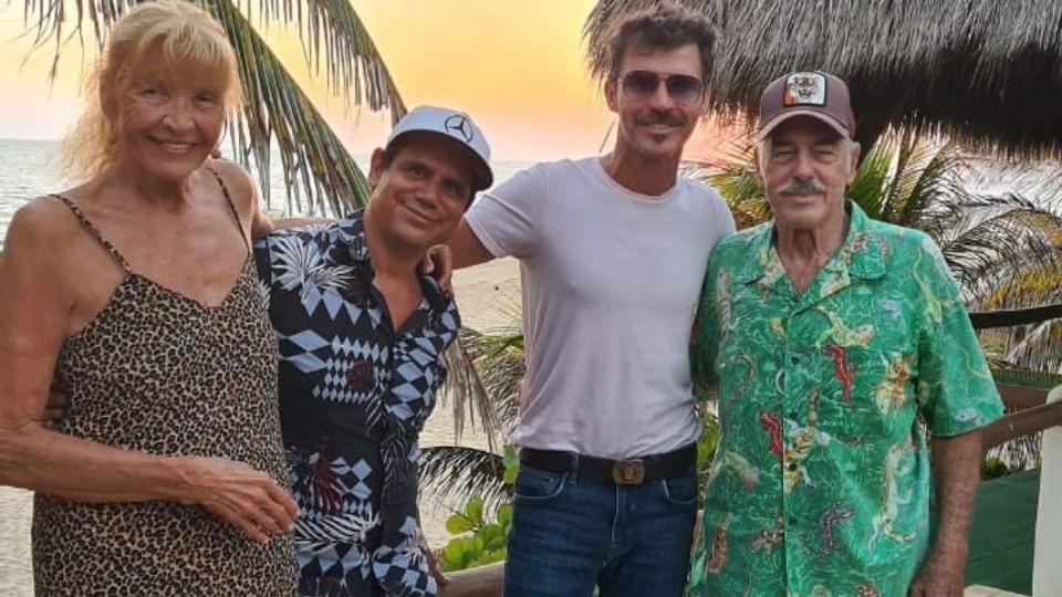 Leonardo García junto a sus papás. Foto: Instagram