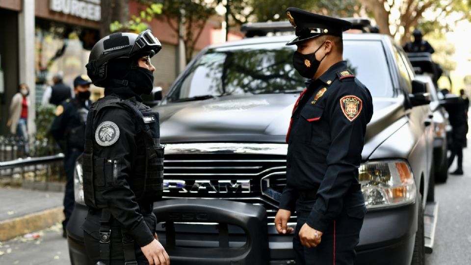 Fernández Basilio también recibió un reconocimiento por Valor Policial. Foto: Guillermo O'Gam