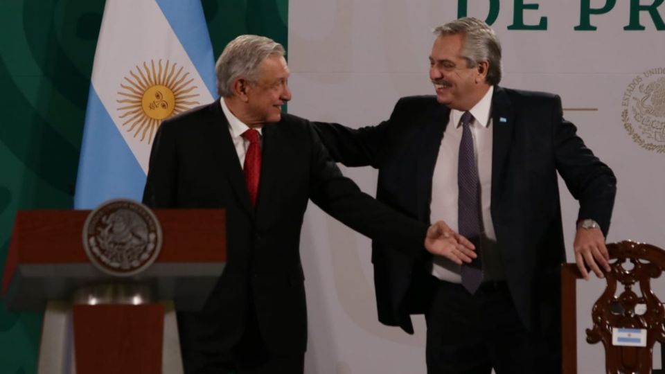 López Obrador le dio la bienvenida a Fernández. Foto: Yadin Xolalpa