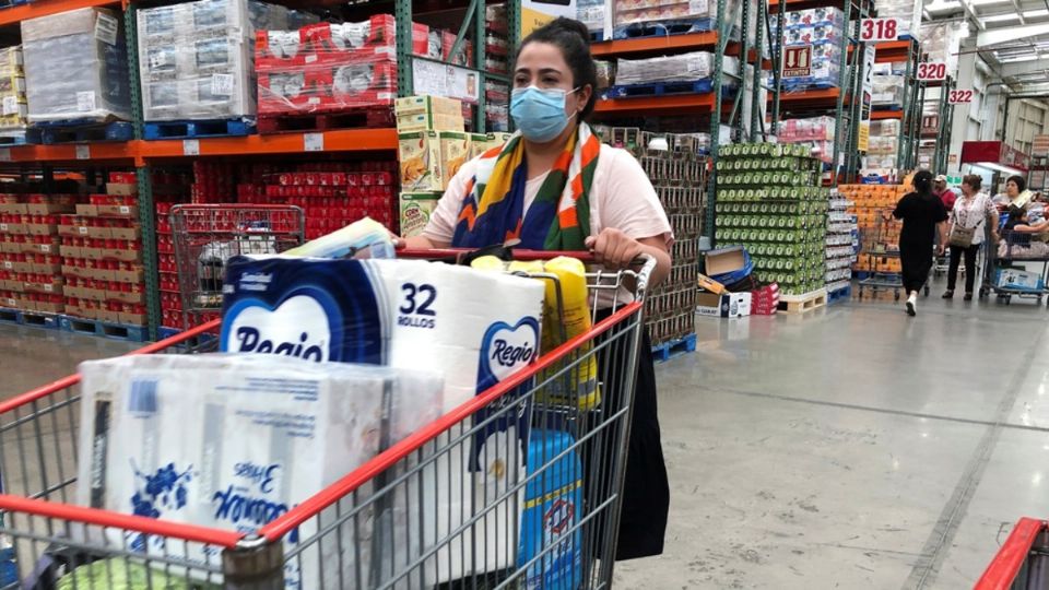 ¿La revisión de tickets en el supermercado es legal en México? Foto: Reuters