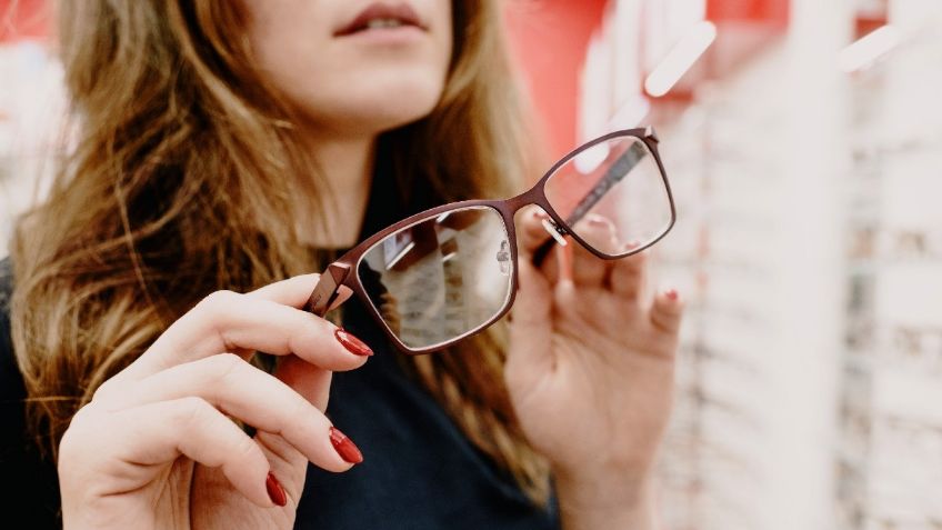 ¿Tienes la cara redonda? Estos son los tipos de lentes ideales para tu forma de rostro