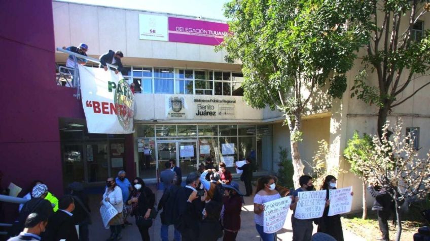 ¿Por qué protestan trabajadores de la biblioteca municipal Benito Juárez de Tijuana?