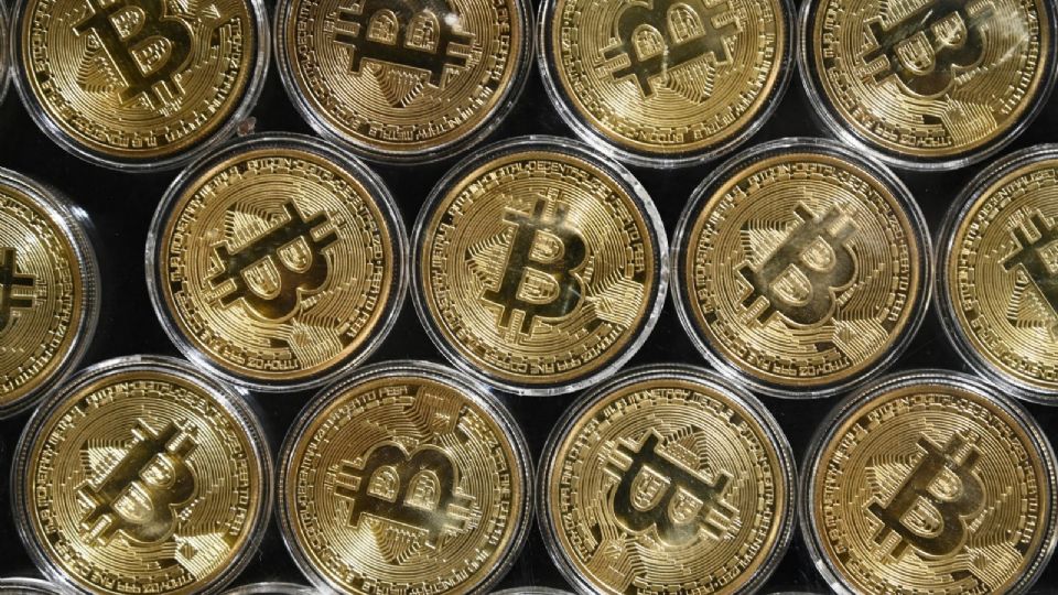 La criptomoneda más famosa del mundo retrocedió un 8 por ciento este lunes