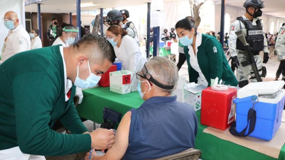 Imagen de campaña de vacunación en Tláhuac. Foto: Especial