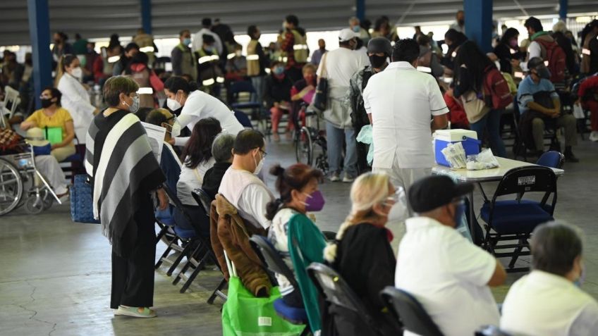 Vacunan a los adultos mayores en 40 minutos