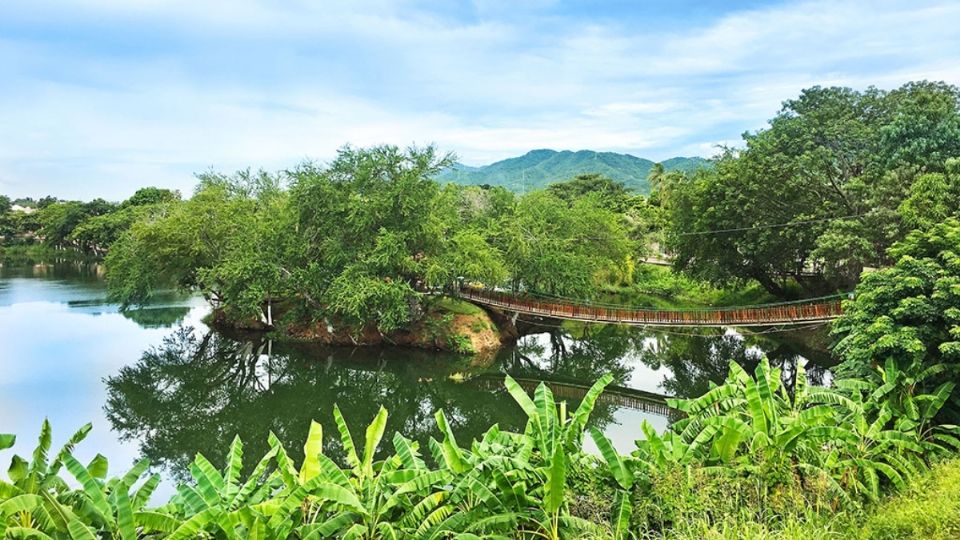 En la Laguna del Iguanero puedes recorrer el puente colgante. Foto: Sitio Web Secretaría de Turismo