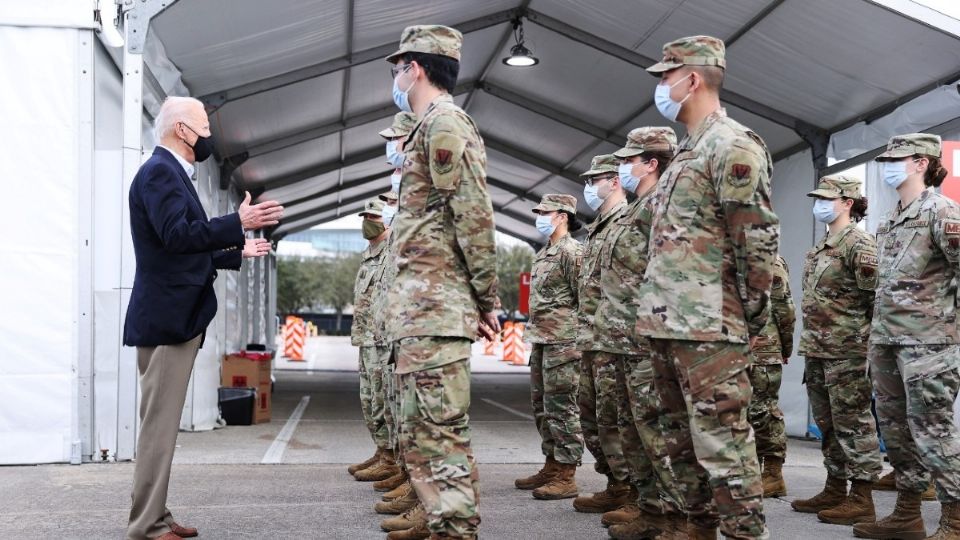 Biden visitó Houston, tras la feroz tormenta invernal. Foto: Reuters