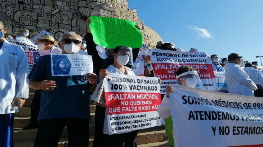 Médicos de Yucatán protestan y exigen ser vacunados contra Covid-19