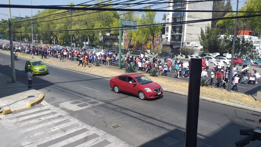 Afiliados a Morena cierran un carril de Tlalpan; protestan por "imposición" de candidatos en la CDMX