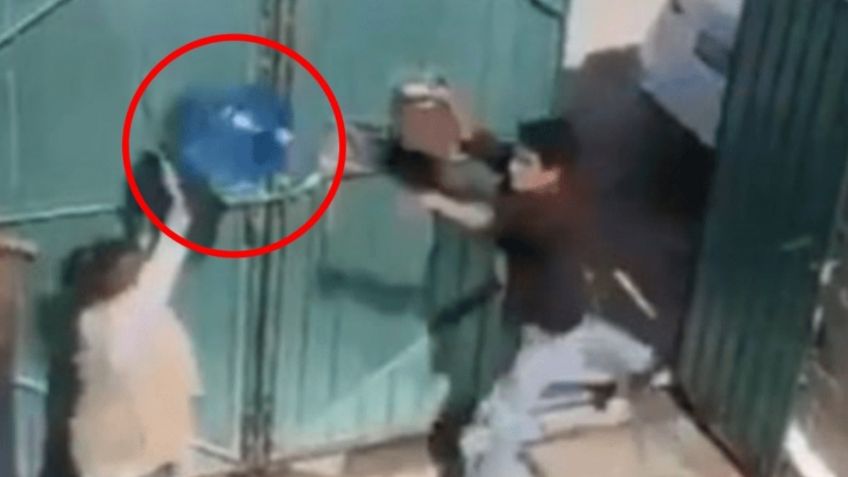 VIDEO VIRAL: Captan agresión de hombre a su MADRE con un garrafón de agua y piedras