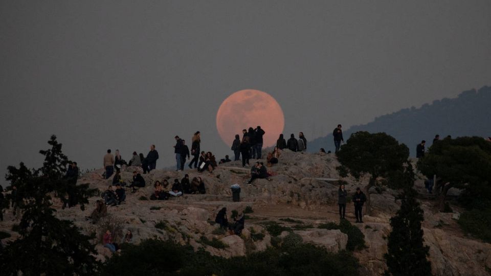 Rituales que puedes realizar durante la luna de nieve. Foto Reuters