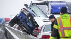 ¡Colisión! 30 autos chocan en cadena en un autopista congelada por las fuertes heladas en Montana