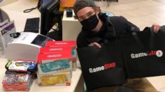 Gana millones con acciones de GameStop y dona miles en consolas de videojuegos para hospital infantil