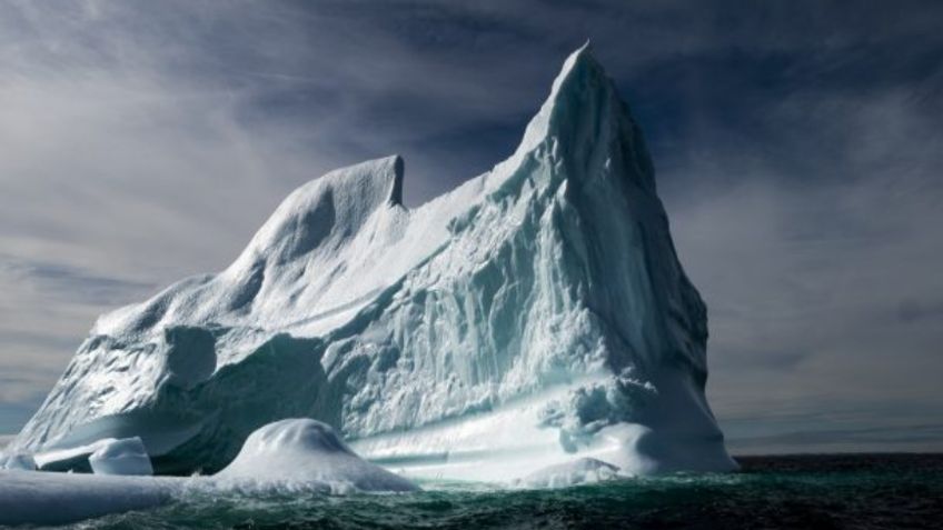 Enorme iceberg se rompe por calentamiento global y es captado por satélite