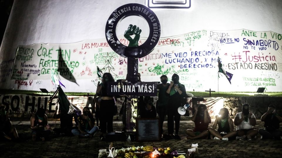 TOMAN RECINTO. Desde noviembre pasado, grupos feministas tienen cerrado el Congreso. Foto: Cuartoscuro