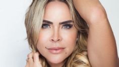 Aylín Mujica posa topless con camisa abierta; se luce más sensual que nunca