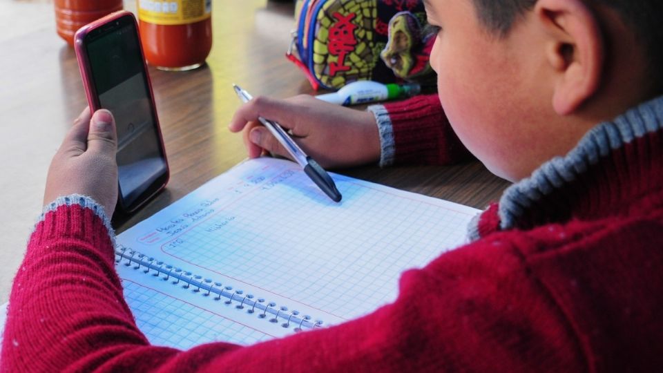 A través del programa Aprende en Casa, los niños en nuestro país han recibido la educación correspondiente a su grado escolar. Foto: Cuartoscuro