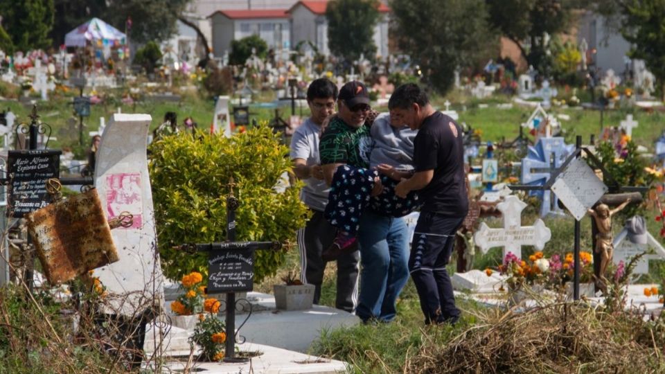 El diputado Christian Von Roerich, también denunció que, con el incremento de muertos por la pandemia Foto: Especial