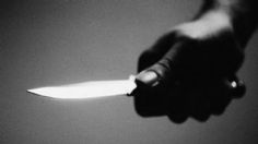 Niña de 12 años ATACA a su mamá con un CUCHILLO por no dejarla salir a jugar