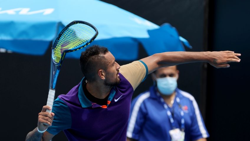 Nick Kyrgios rompe su raqueta tras caer derrotado por una lesión en Melbourne