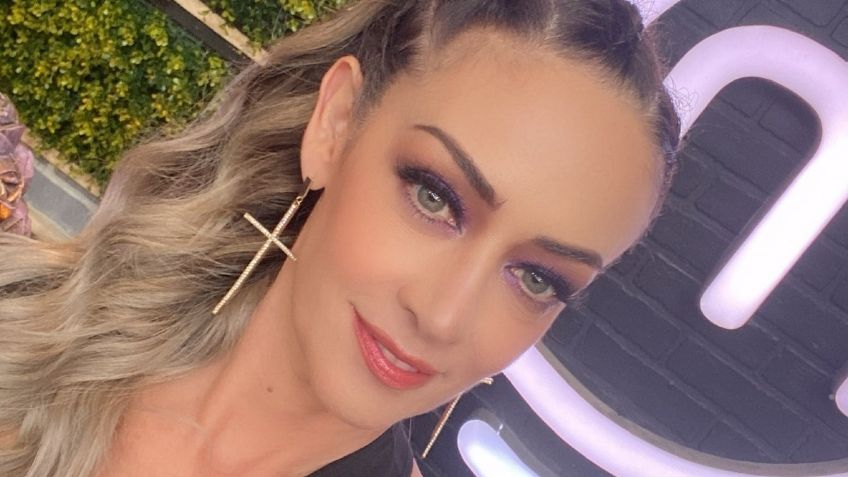 Anette Michel al último grito de la moda; luce mom jeans y se une a la tendencia de Ángela Aguilar y Danna Paola: FOTO