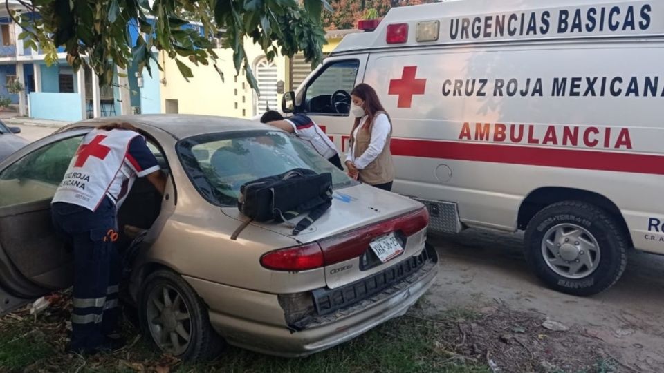 El DIF y la Cruz Roja atendieron al señor de 65 años. Foto: Especial