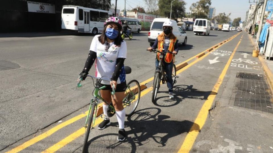 TRASLADO ECOLÓGICO. Muchos ciudadanos mexiquenses utilizan su bicicleta para transportarse a sus lugares de trabajo. Foto: Especial