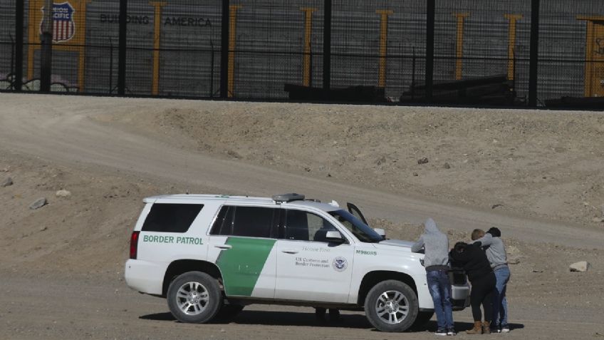 Migrante cae a POZO seco por ESCONDERSE de patrulla fronteriza; así fue el IMPACTANTE rescate: FOTOS