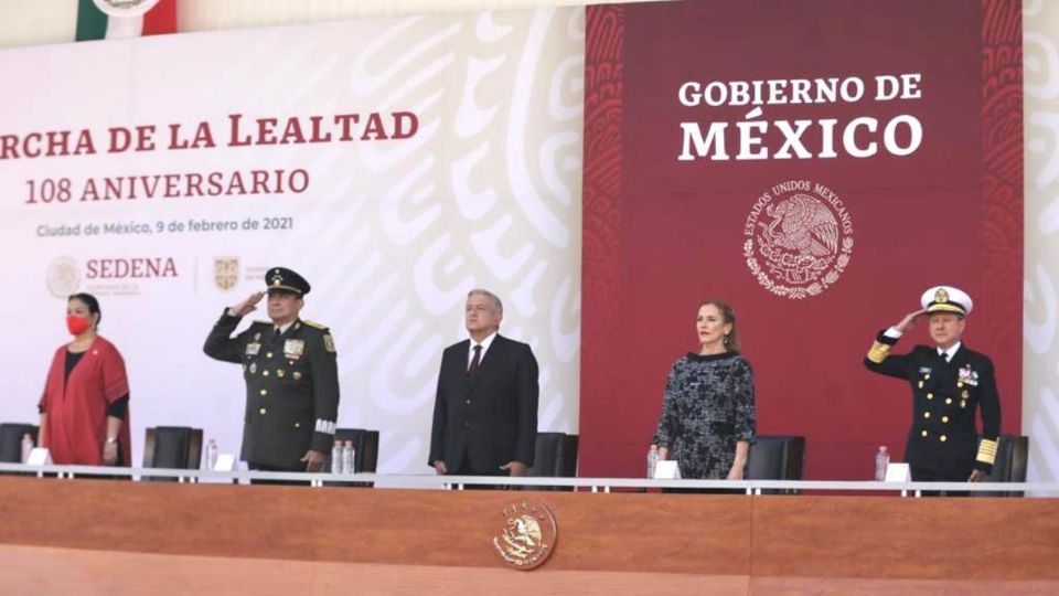 El secretario de la Defensa Nacional, Luis Cresencio Sandoval, y el presidente Andrés Manuel López Obrador conmemoraron el 108 Aniversario de la Marcha de la Lealtad. Foto: Especial