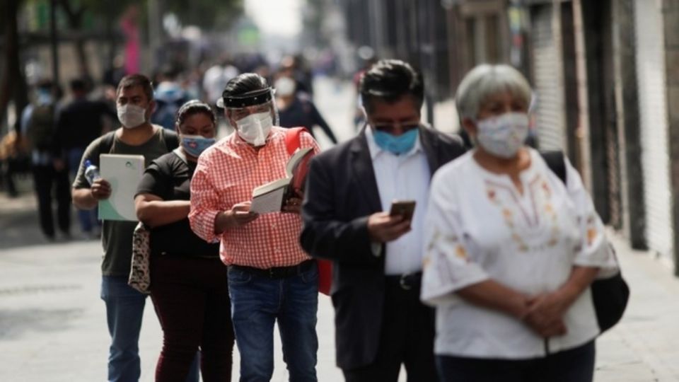 La nueva cepa está siendo analizada por científicos para determinar el rumbo de la situación sanitaria en el país. Foto: Reuters