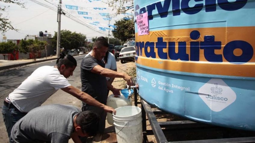 Pipas surten agua en Zapopan y Tlaquepaque, ¿dónde puedes solicitar el servicio?