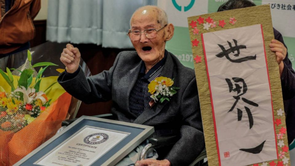 El japonés Chitetsu Watanabe, de 112 años, ha sido reconocido como el hombre más viejo del mundo.